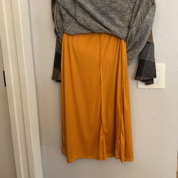 Black & Gold/Yellow Flare Sleeve Dress - Picture 6 of 7